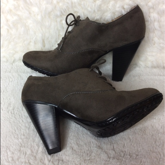 🍁🍁Sole Senseability Suede Lace up Shooties 9 - Picture 5 of 8